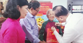 Nữ NSƯT U100: "Tôi xin khoe, tôi vừa được 60 năm tuổi Đảng"