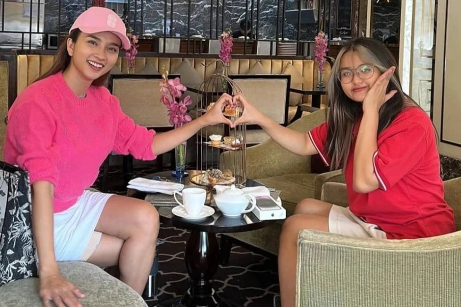 Nữ NSƯT xinh đẹp bậc nhất Việt Nam: 39 tuổi có con gái ruột 19 tuổi, làm mẹ đơn thân gần 2 thập kỷ Nữ NSƯT xinh đẹp bậc nhất Việt Nam: 39 tuổi có con gái ruột 19 tuổi, làm mẹ đơn thân gần 2 thập kỷ