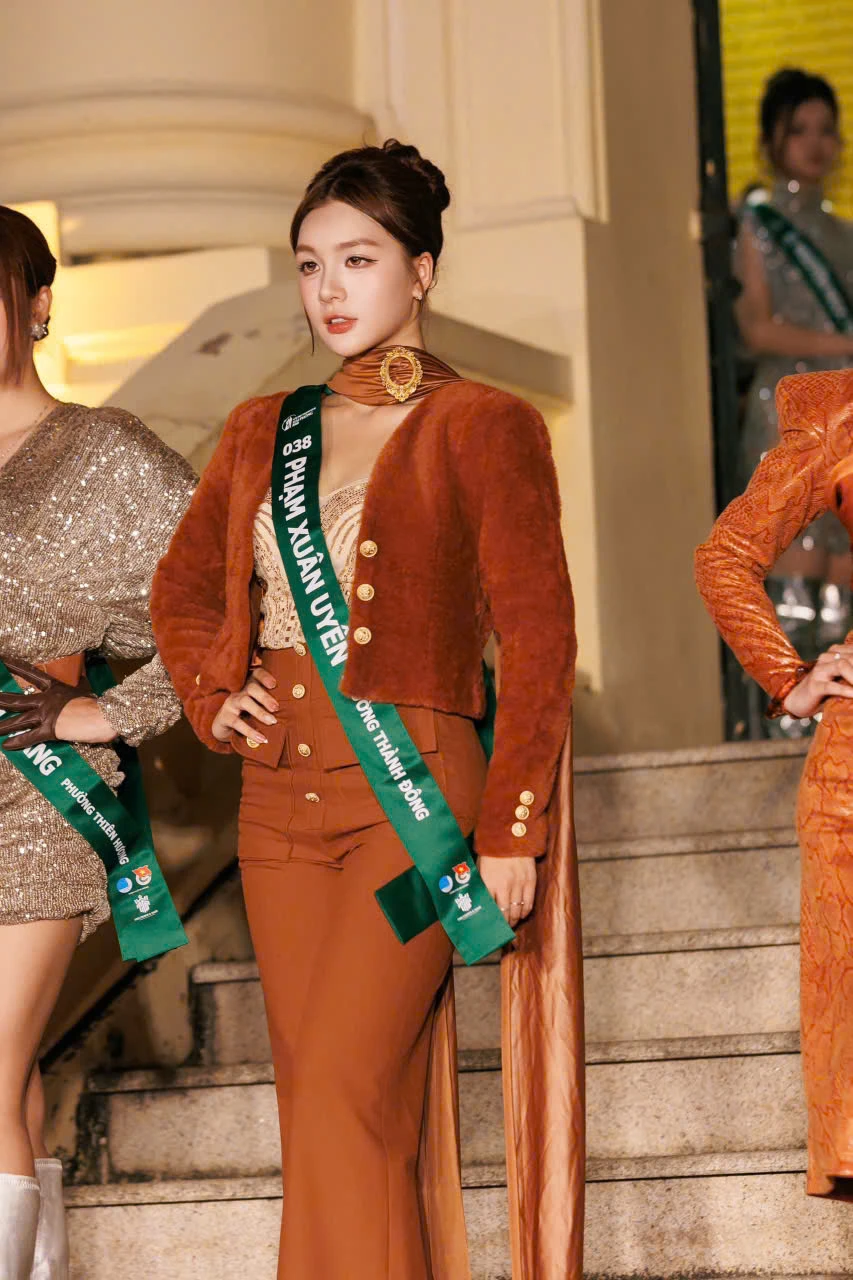 Nữ sinh 18 tuổi Phạm Xuân Uyên: Từ tình yêu áo dài đến danh hiệu Đại sứ Dạ hội Nữ sinh 18 tuổi Phạm Xuân Uyên: Từ tình yêu áo dài đến danh hiệu Đại sứ Dạ hội
