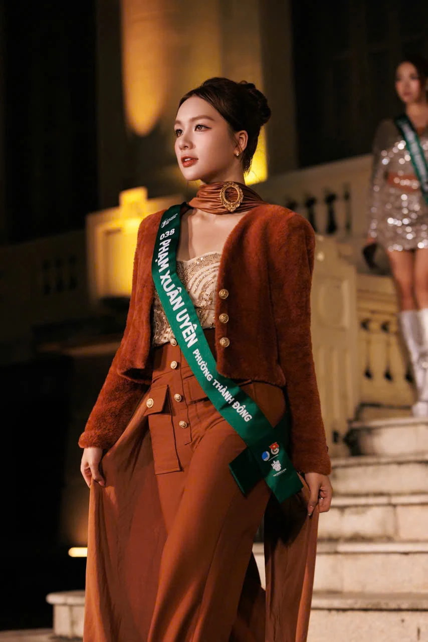 Nữ sinh 18 tuổi Phạm Xuân Uyên: Từ tình yêu áo dài đến danh hiệu Đại sứ Dạ hội Nữ sinh 18 tuổi Phạm Xuân Uyên: Từ tình yêu áo dài đến danh hiệu Đại sứ Dạ hội