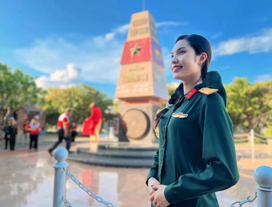 Nữ Trung úy hát bản hit "Còn gì đẹp hơn" gây sốt ở Miss Grand Vietnam 2026 Nữ Trung úy hát bản hit "Còn gì đẹp hơn" gây sốt ở Miss Grand Vietnam 2026