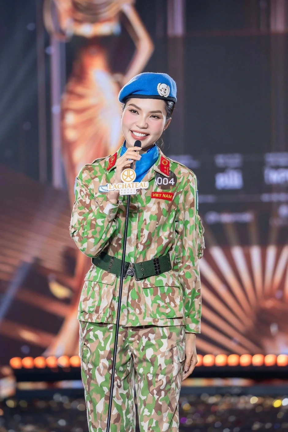 Nữ Trung úy hát bản hit "Còn gì đẹp hơn" gây sốt ở Miss Grand Vietnam 2026 Nữ Trung úy hát bản hit "Còn gì đẹp hơn" gây sốt ở Miss Grand Vietnam 2026