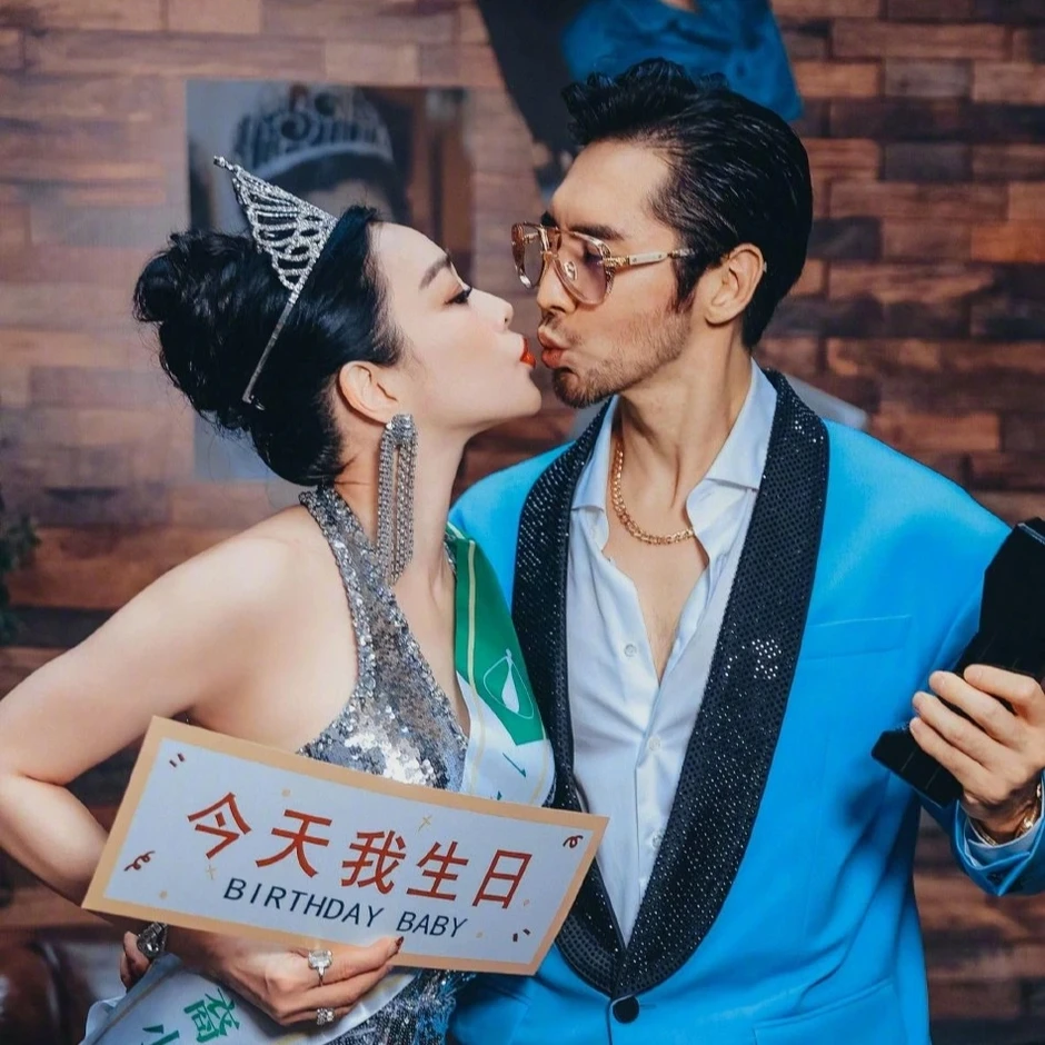 Ở tuổi 56, biểu tượng gợi cảm gốc Việt mong có con với chồng kém 12 tuổi
