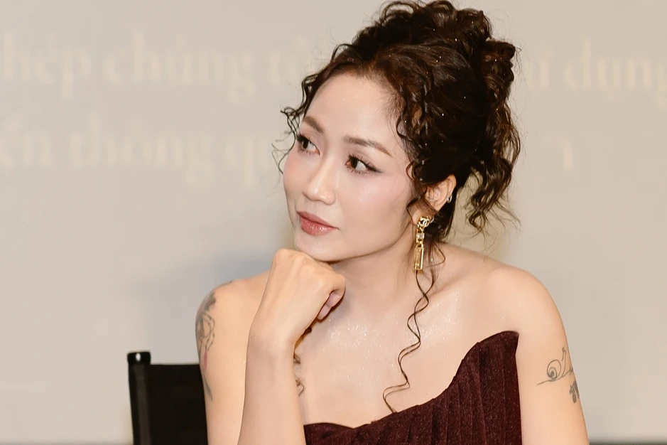 Ốc Thanh Vân sánh đôi tình tứ cùng ông xã Trí Rùa