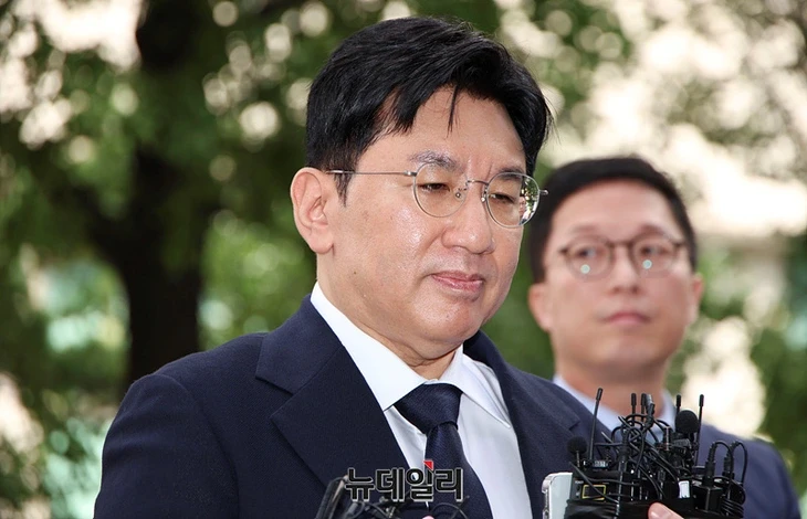 Ông chủ BTS Bang Si Hyuk sắp bị bắt? Ông chủ BTS Bang Si Hyuk sắp bị bắt?