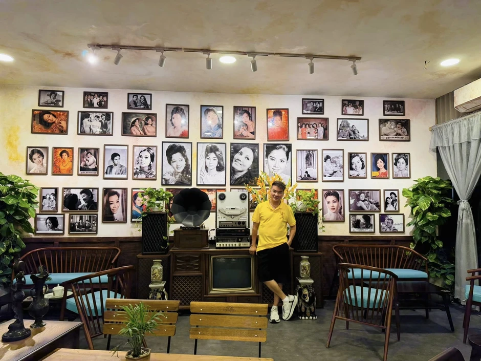 Ông hoàng, bà hoàng đình đám showbiz Việt một thời: Đi bán cafe, là cha, mẹ đơn thân Ông hoàng, bà hoàng đình đám showbiz Việt một thời: Đi bán cafe, là cha, mẹ đơn thân