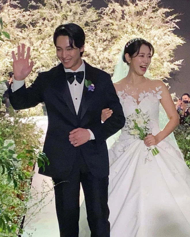Park Shin Hye mang thai con thứ 2 sau 4 năm cưới tài tử tai tiếng