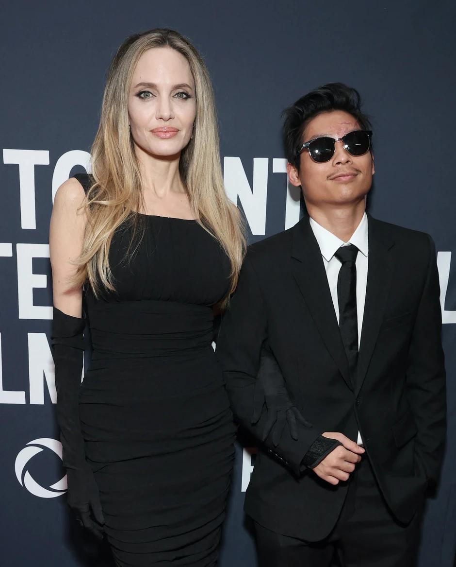 Pax Thiên xuất hiện bên Angelina Jolie sau khi bị tung tin qua đời Pax Thiên xuất hiện bên Angelina Jolie sau khi bị tung tin qua đời
