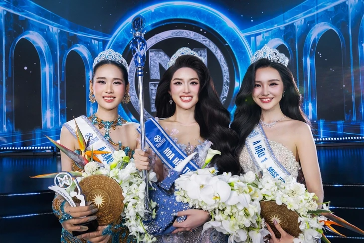 Phan Phương Oanh đoạt vương miện Miss World Vietnam có xứng đáng? Phan Phương Oanh đoạt vương miện Miss World Vietnam có xứng đáng?
