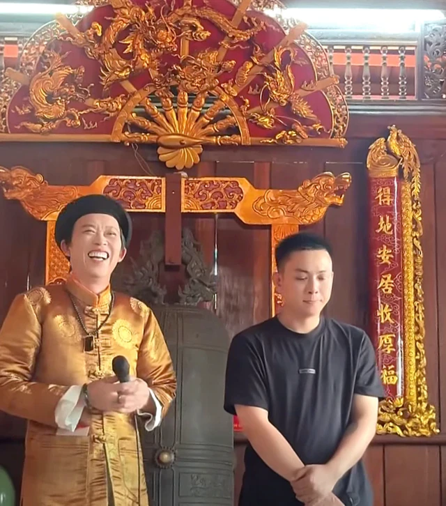 Phản ứng của Hoài Lâm khi gặp lại cha nuôi Hoài Linh Phản ứng của Hoài Lâm khi gặp lại cha nuôi Hoài Linh