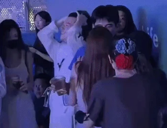 Phát hiện Chị Đẹp 9X và con gái Diva hàng đầu showbiz hẹn hò ở đại nhạc hội