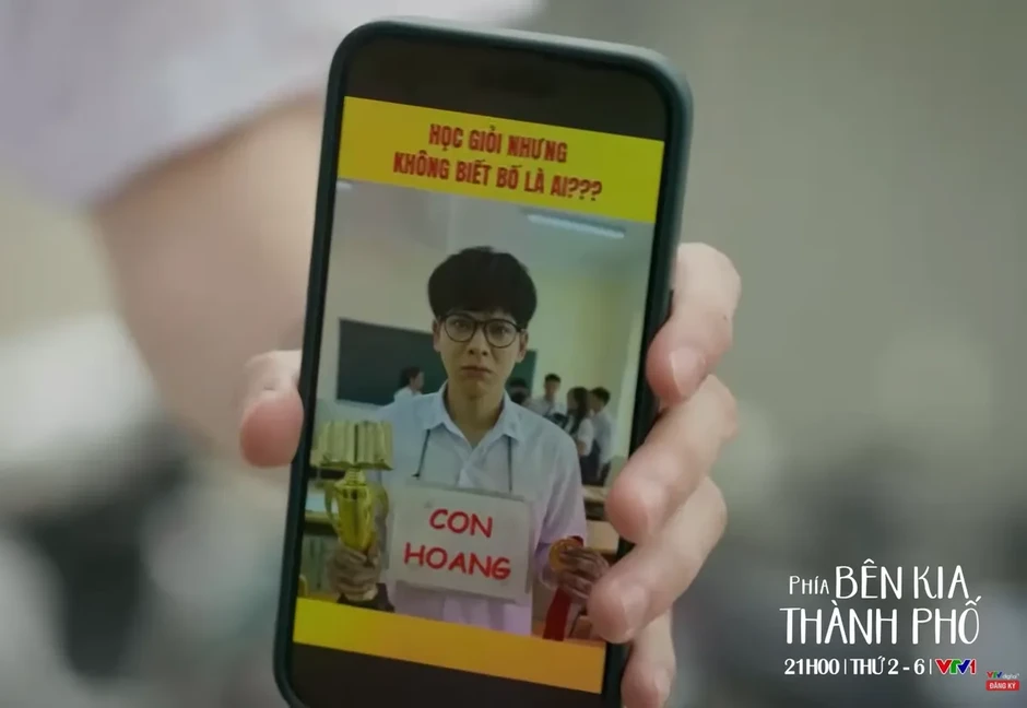 Phía bên kia thành phố - Tập 1: Khuê bị bạn bè chặn đường bắt nạt Phía bên kia thành phố - Tập 1: Khuê bị bạn bè chặn đường bắt nạt