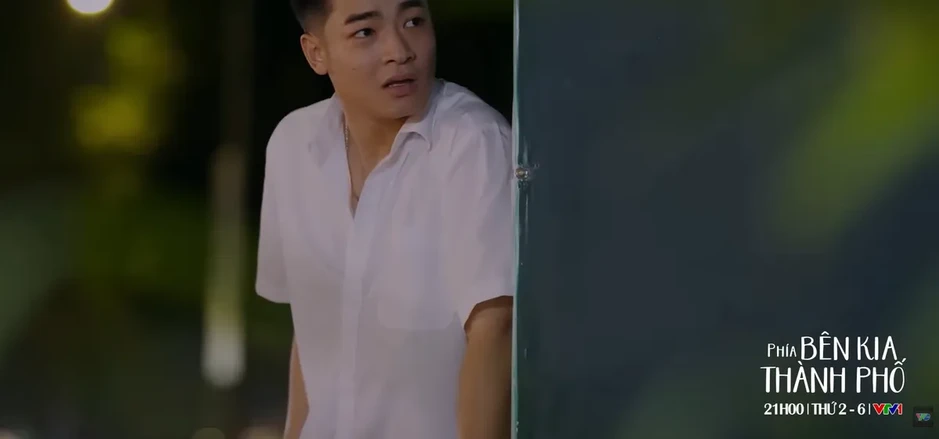 Phía bên kia thành phố - Tập 1: Khuê bị bạn bè chặn đường bắt nạt Phía bên kia thành phố - Tập 1: Khuê bị bạn bè chặn đường bắt nạt