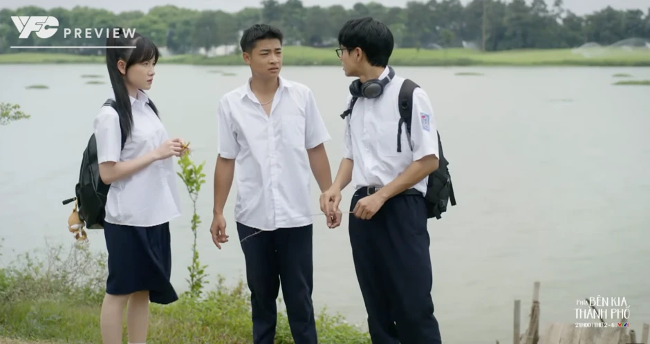 Phía bên kia thành phố - Tập 11: Ông ngoại Khuê xuất hiện, bà Xuân bất ngờ bị người đàn ông lạ mặt quấy rối Phía bên kia thành phố - Tập 11: Ông ngoại Khuê xuất hiện, bà Xuân bất ngờ bị người đàn ông lạ mặt quấy rối
