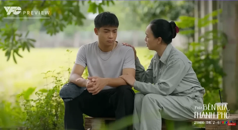 Phía bên kia thành phố - Tập 23: Cương ước Tuyết Lan không bao giờ xuất hiện trong đời mình Phía bên kia thành phố - Tập 23: Cương ước Tuyết Lan không bao giờ xuất hiện trong đời mình