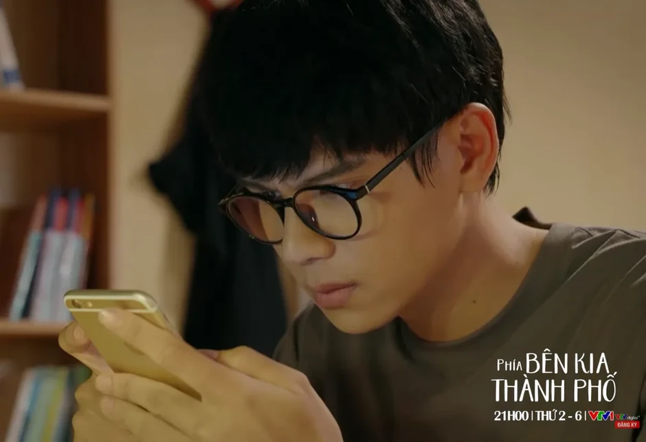 Phía bên kia thành phố - Tập 4: Khuê tố Tuyết Lan gian lận trong cuộc thi nghiên cứu khoa học Phía bên kia thành phố - Tập 4: Khuê tố Tuyết Lan gian lận trong cuộc thi nghiên cứu khoa học