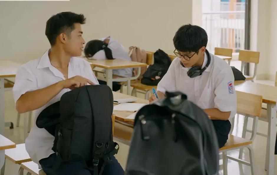 Phía bên kia thành phố - Tập 4: Khuê tố Tuyết Lan gian lận trong cuộc thi nghiên cứu khoa học Phía bên kia thành phố - Tập 4: Khuê tố Tuyết Lan gian lận trong cuộc thi nghiên cứu khoa học