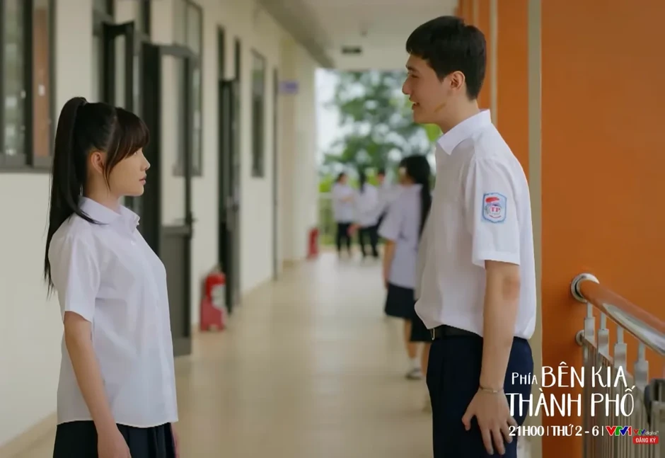 Phía bên kia thành phố - Tập 4: Khuê tố Tuyết Lan gian lận trong cuộc thi nghiên cứu khoa học Phía bên kia thành phố - Tập 4: Khuê tố Tuyết Lan gian lận trong cuộc thi nghiên cứu khoa học