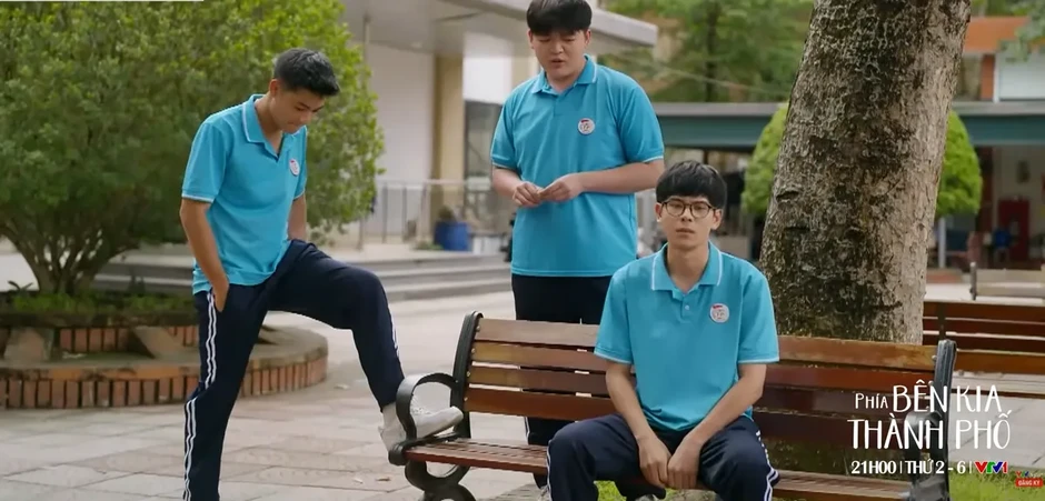 Phía bên kia thành phố - Tập 5: Vừa làm anh hùng bảo vệ mỹ nhân, Cương nhận ngay tin crush thích bạn thân mình