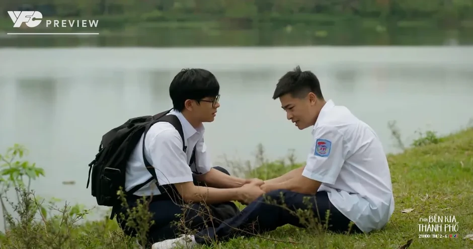 Phía bên kia thành phố - Tập 7: Khước từ là thế, Tuyết Lan vẫn một mực bảo vệ Cương trước mặt Thái Phía bên kia thành phố - Tập 7: Khước từ là thế, Tuyết Lan vẫn một mực bảo vệ Cương trước mặt Thái