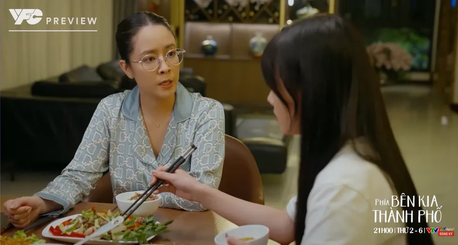 Phía bên kia thành phố - Tập 8: Tuyết Lan xin lỗi Cương vì đã phớt lờ Phía bên kia thành phố - Tập 8: Tuyết Lan xin lỗi Cương vì đã phớt lờ