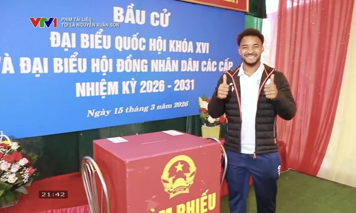 Phía sau ánh hào quang của cầu thủ Xuân Son là gì? Phía sau ánh hào quang của cầu thủ Xuân Son là gì?