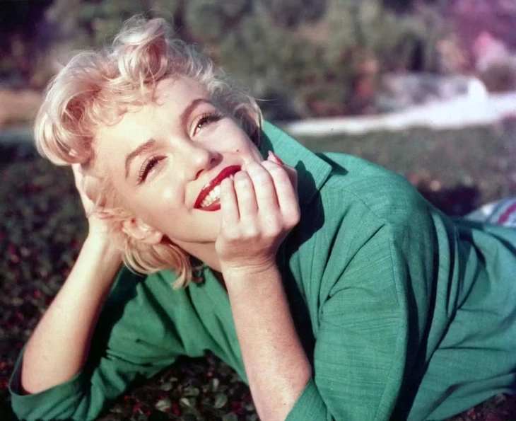 Phiên đấu giá kỷ vật Marilyn Monroe gây phẫn nộ vì đưa phim X-quang vào danh sách Phiên đấu giá kỷ vật Marilyn Monroe gây phẫn nộ vì đưa phim X-quang vào danh sách