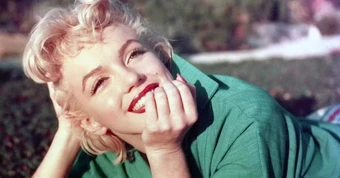 Phiên đấu giá kỷ vật Marilyn Monroe gây phẫn nộ vì đưa phim X-quang vào danh sách