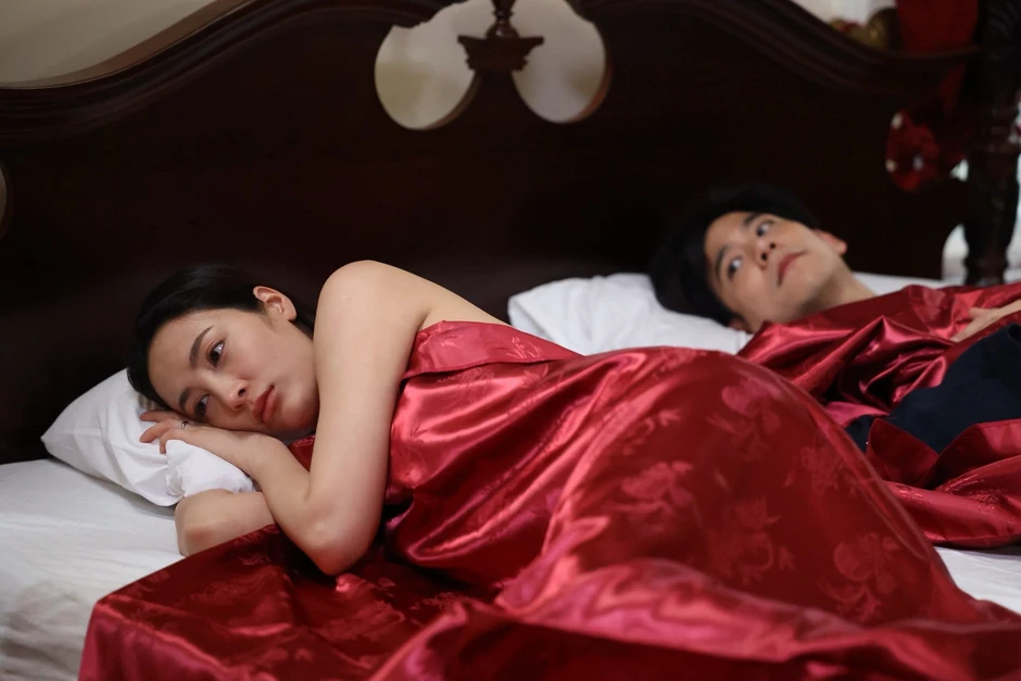 Phim 18+ đang khiến netizen Việt bức xúc: Cảnh nóng tăng cấp độ theo từng tập, sốc nhất là hành động của cặp chính