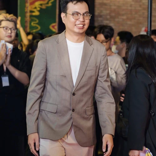 Phim chưa kịp bán vé, đạo diễn đã hai lần xin lỗi Phim chưa kịp bán vé, đạo diễn đã hai lần xin lỗi