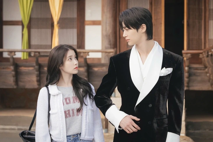 Phim Hàn tháng 4: IU, Byeon Woo Seok kết hôn, Go Youn Jung trở lại với phim chữa lành