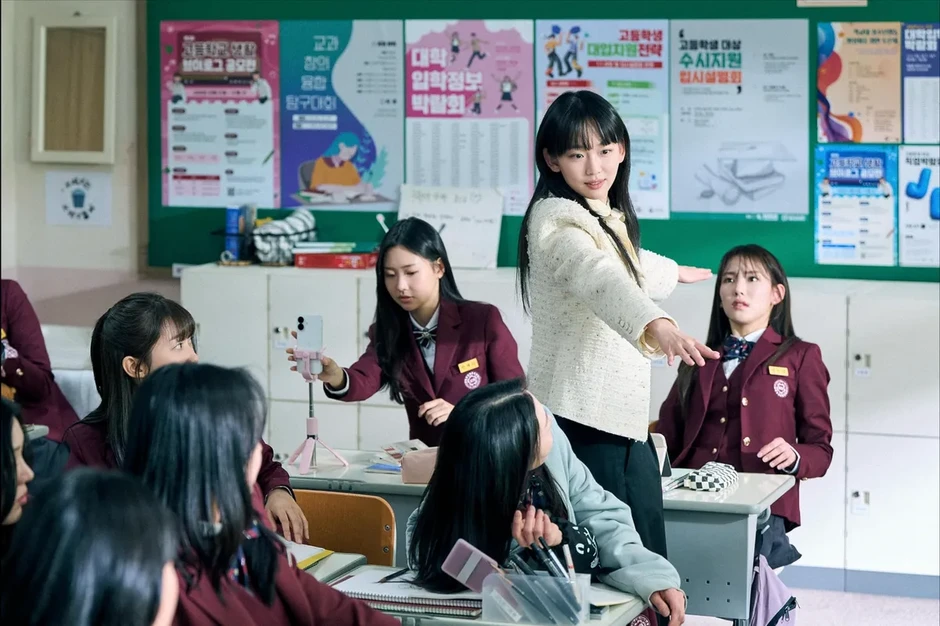 Phim “Teach You a Lesson” về bạo lực học đường “gây sốt”