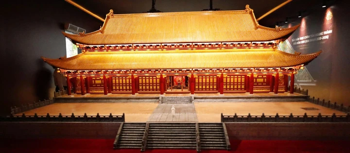 Phối cảnh phục dựng Điện Kính Thiên với tòa chính điện 9 gian Phối cảnh phục dựng Điện Kính Thiên với tòa chính điện 9 gian
