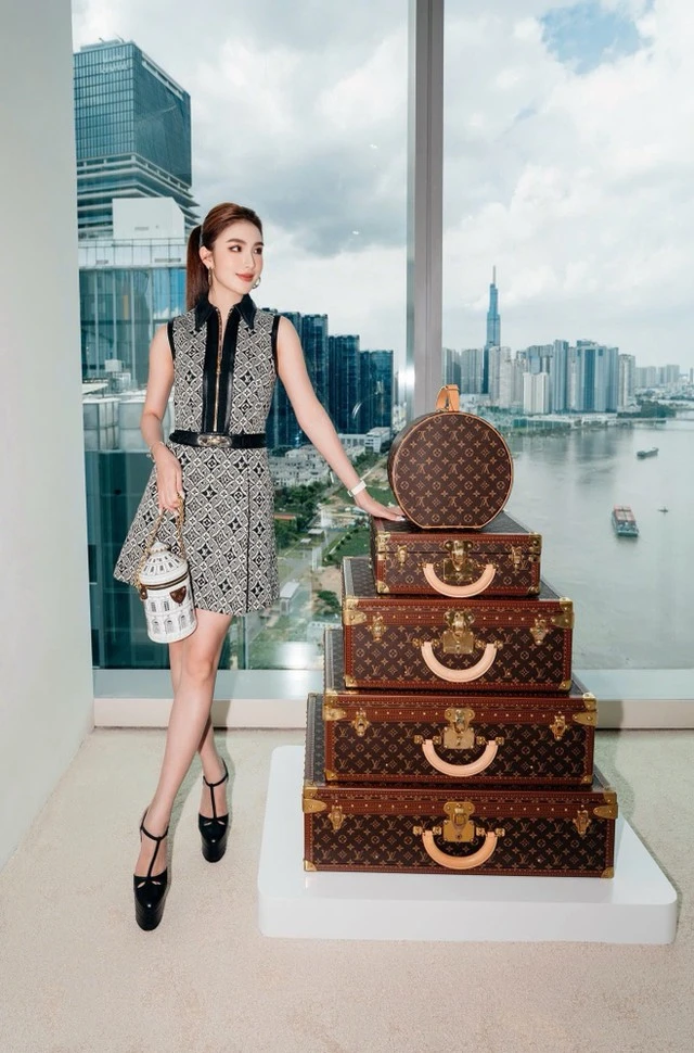 Phú bà Vbiz mở bán bánh canh trong biệt thự đối diện Landmark 81 Phú bà Vbiz mở bán bánh canh trong biệt thự đối diện Landmark 81