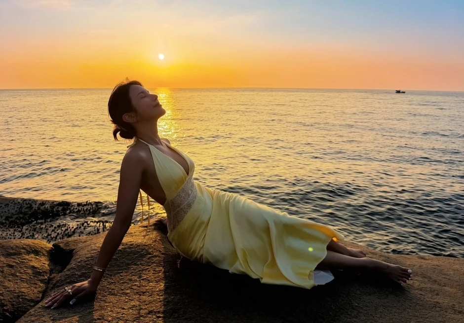 Phú bà yêu "hồng hài nhi" đẹp đôi nhất Việt Nam: Trầm mình ngoài biển suốt mùa hè, đổi lại visual "mặn chát" Phú bà yêu "hồng hài nhi" đẹp đôi nhất Việt Nam: Trầm mình ngoài biển suốt mùa hè, đổi lại visual "mặn chát"