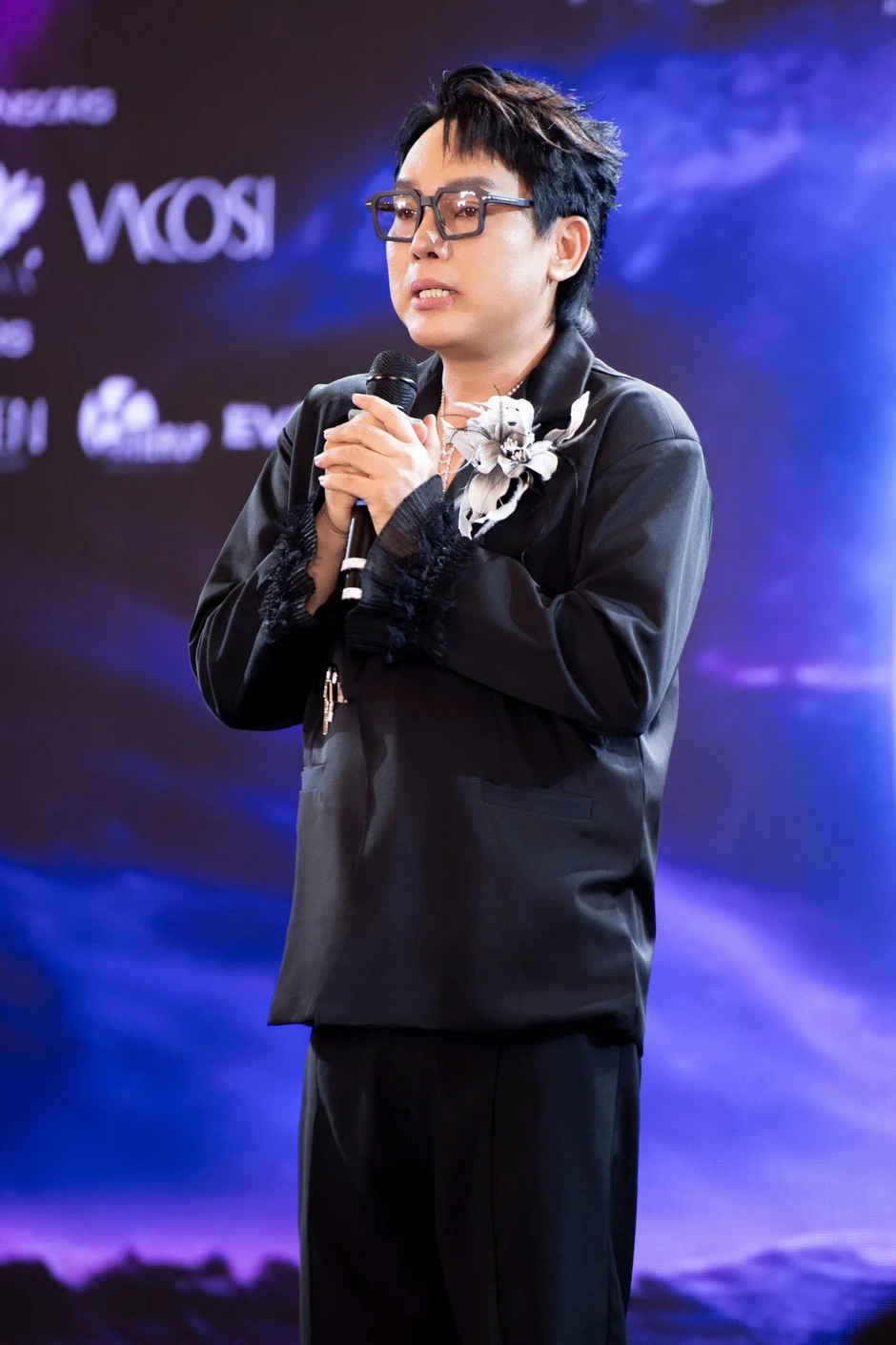 'Phù thủy make up' Hồ Khanh: Tối kỵ khi làm việc với nghệ sĩ là 'nhiều chuyện' 'Phù thủy make up' Hồ Khanh: Tối kỵ khi làm việc với nghệ sĩ là 'nhiều chuyện'