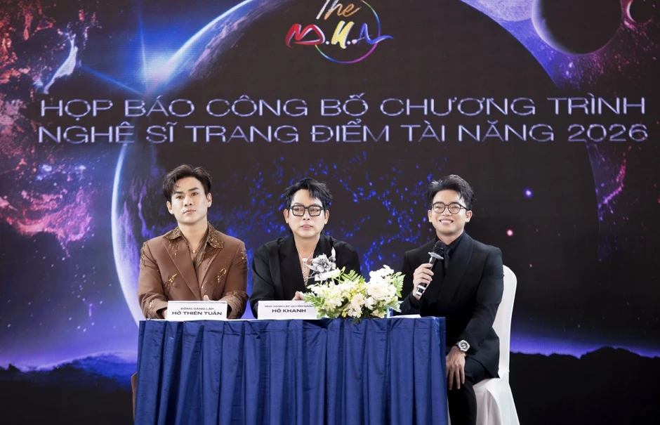 'Phù thủy make up' Hồ Khanh: Tối kỵ khi làm việc với nghệ sĩ là 'nhiều chuyện' 'Phù thủy make up' Hồ Khanh: Tối kỵ khi làm việc với nghệ sĩ là 'nhiều chuyện'