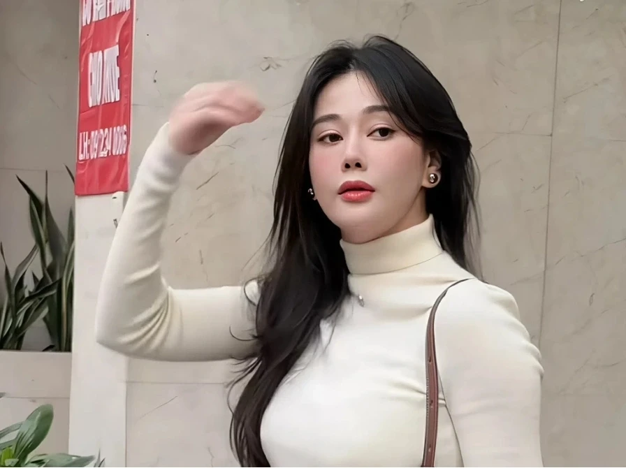 Phương Oanh gây chú ý với vẻ ngoài trẻ trung sau thời gian kín tiếng Phương Oanh gây chú ý với vẻ ngoài trẻ trung sau thời gian kín tiếng