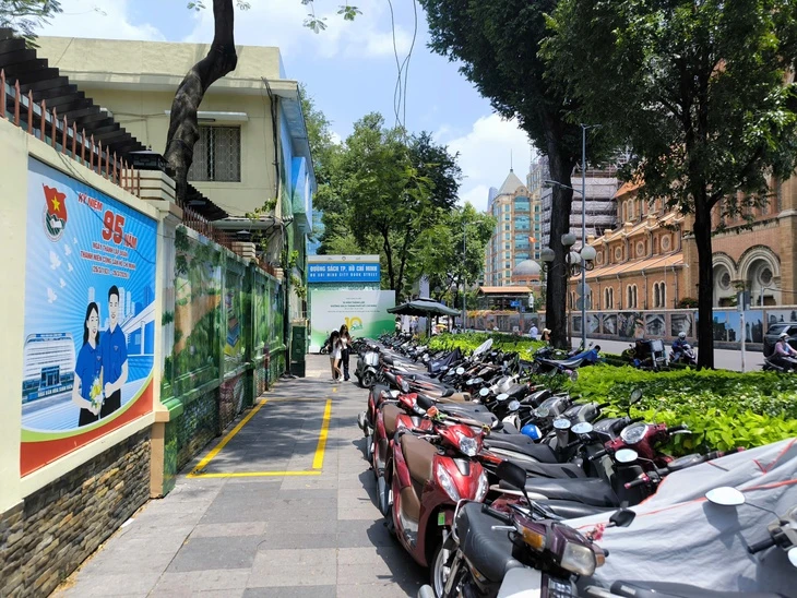 Phường Sài Gòn nêu các phương án bãi giữ xe cho Đường sách TP.HCM