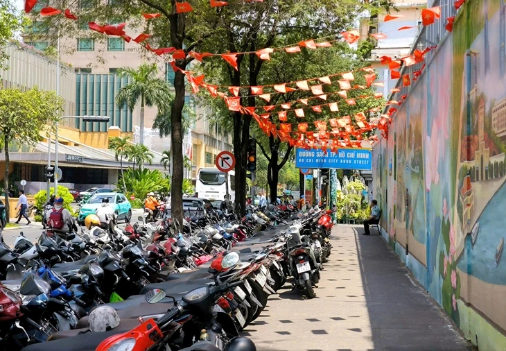 Phường Sài Gòn nêu các phương án bãi giữ xe cho Đường sách TP.HCM
