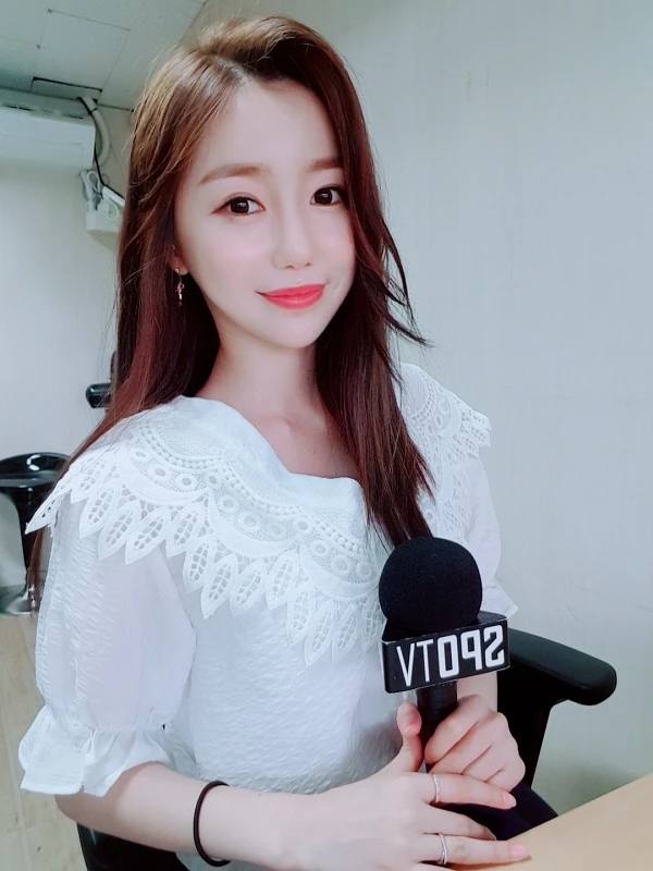 Quá khứ khó tin của nữ pháp sư sinh năm 1993: Idol nhóm nhạc nữ nổi tiếng, có luôn cả bằng trọng tài bóng đá Quá khứ khó tin của nữ pháp sư sinh năm 1993: Idol nhóm nhạc nữ nổi tiếng, có luôn cả bằng trọng tài bóng đá