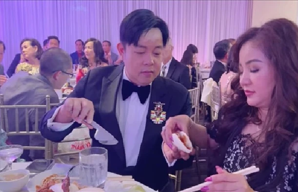 Quang Lê bị mẹ đơn thân từ chối thẳng: "Bỏ ý định đó đi! Cuộc đời anh còn quản không xong" Quang Lê bị mẹ đơn thân từ chối thẳng: "Bỏ ý định đó đi! Cuộc đời anh còn quản không xong"
