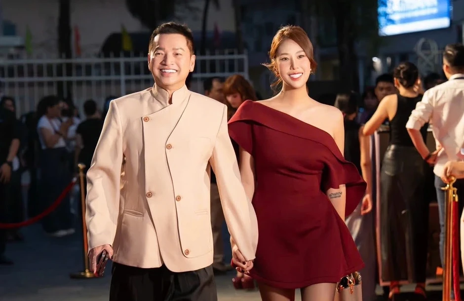 Quang Minh mừng vì Hồng Đào tỏa sáng, tiết lộ hạnh phúc mới ở tuổi U.70 Quang Minh mừng vì Hồng Đào tỏa sáng, tiết lộ hạnh phúc mới ở tuổi U.70
