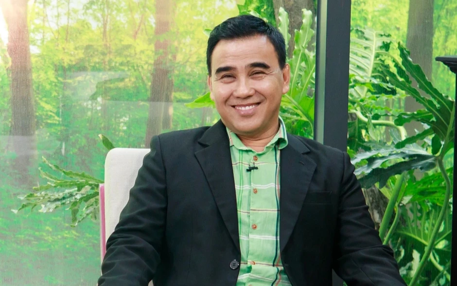 Quyền Linh: Tôi ăn mì gói, đi xe máy cũng bị nói 'than nghèo kể khổ' Quyền Linh: Tôi ăn mì gói, đi xe máy cũng bị nói 'than nghèo kể khổ'