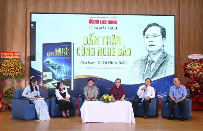 RA MẮT SÁCH “DẤN THÂN CÙNG NGHỀ BÁO” CỦA NHÀ BÁO - TS TÔ ĐÌNH TUÂN: Dấn thân để phụng sự xã hội RA MẮT SÁCH “DẤN THÂN CÙNG NGHỀ BÁO” CỦA NHÀ BÁO - TS TÔ ĐÌNH TUÂN: Dấn thân để phụng sự xã hội