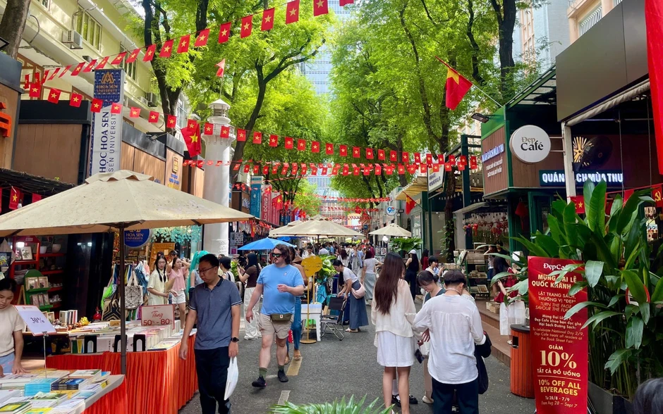 Ra mắt sách nét đẹp văn hóa