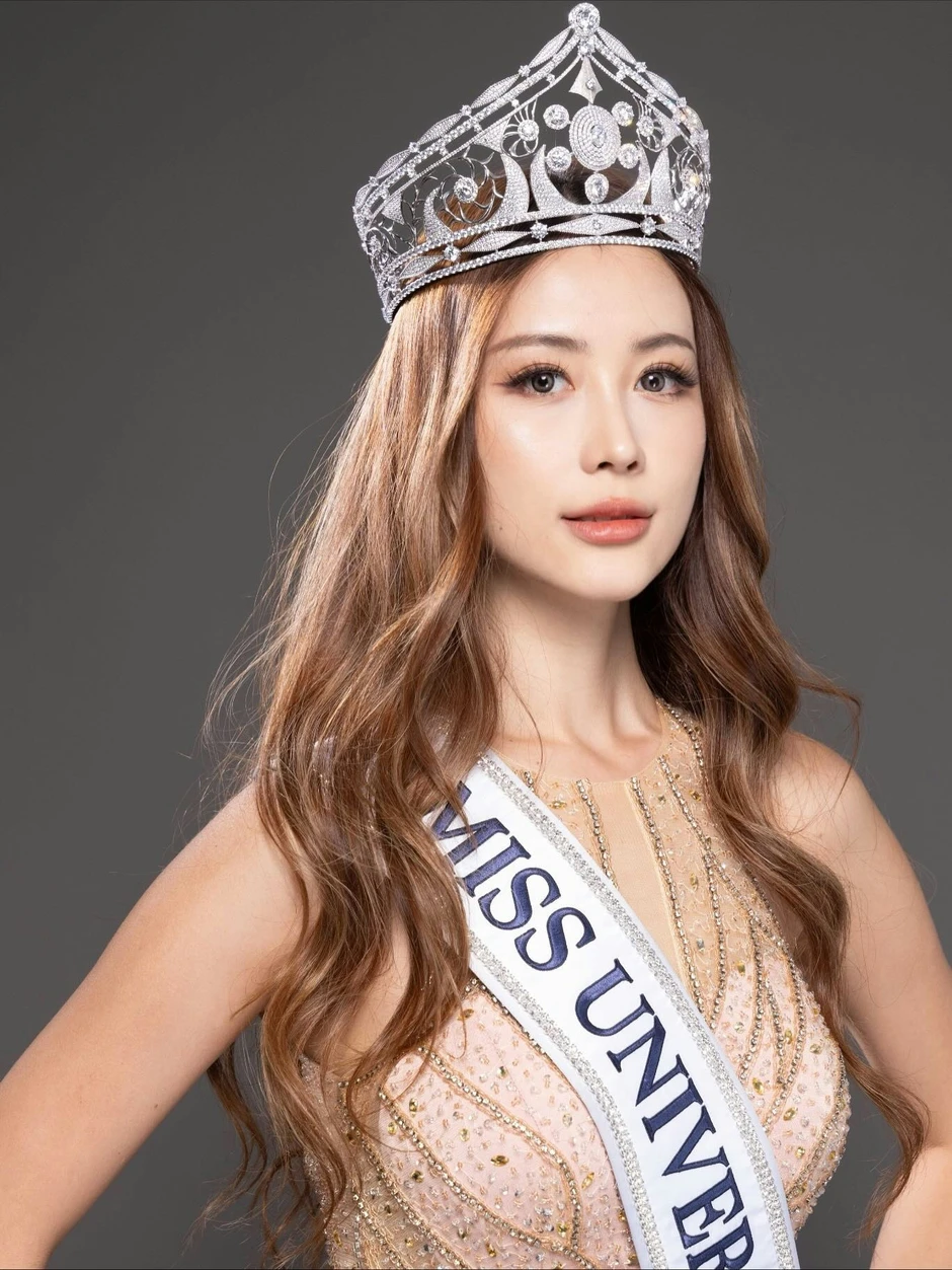 Rần rần tin 1 nàng hậu Miss Universe làm hỏng 2 bộ váy 620 triệu, nghe đền 35 triệu liền thái độ lồi lõm và nhận luôn trát hầu tòa Rần rần tin 1 nàng hậu Miss Universe làm hỏng 2 bộ váy 620 triệu, nghe đền 35 triệu liền thái độ lồi lõm và nhận luôn trát hầu tòa