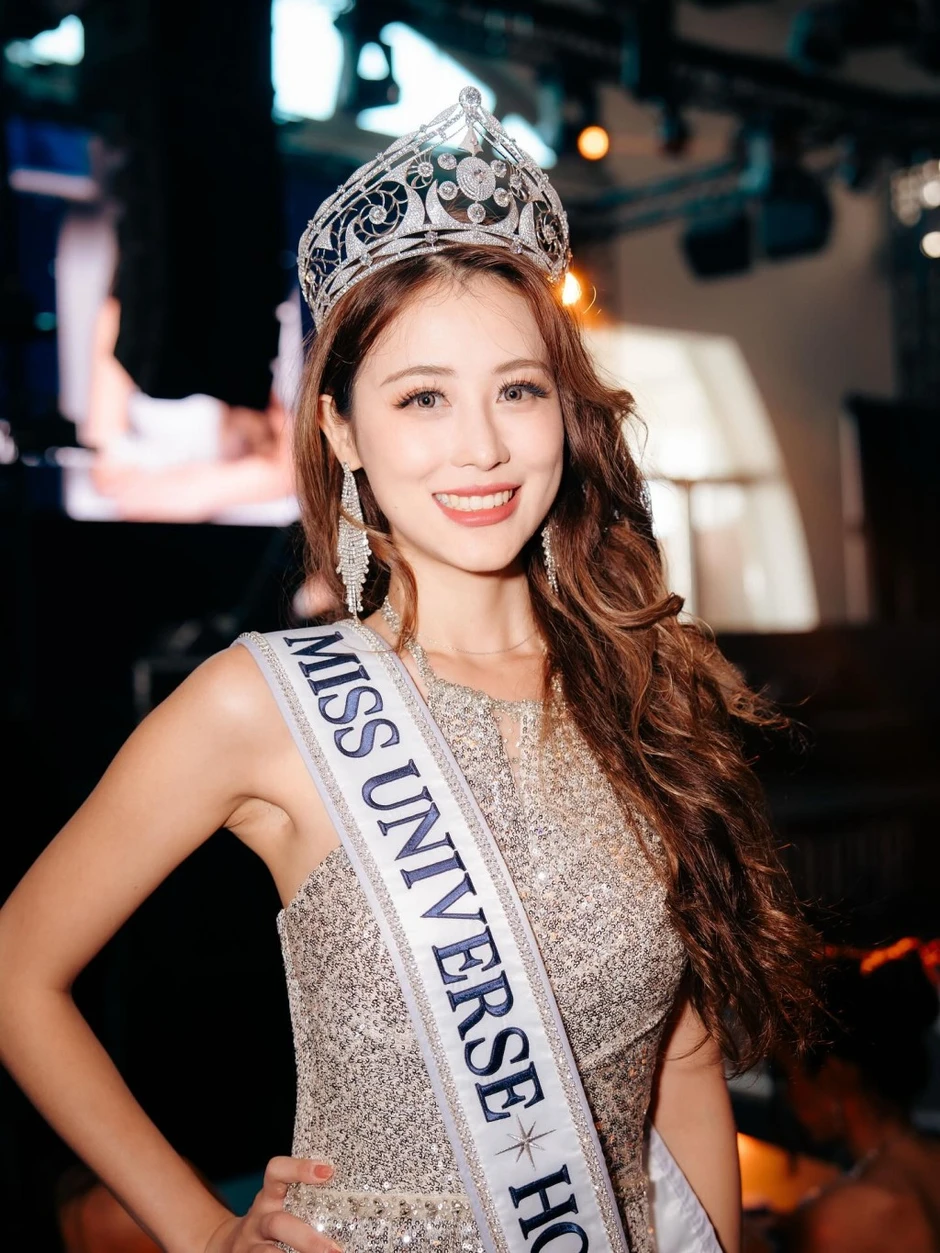 Rần rần tin 1 nàng hậu Miss Universe làm hỏng 2 bộ váy 620 triệu, nghe đền 35 triệu liền thái độ lồi lõm và nhận luôn trát hầu tòa Rần rần tin 1 nàng hậu Miss Universe làm hỏng 2 bộ váy 620 triệu, nghe đền 35 triệu liền thái độ lồi lõm và nhận luôn trát hầu tòa