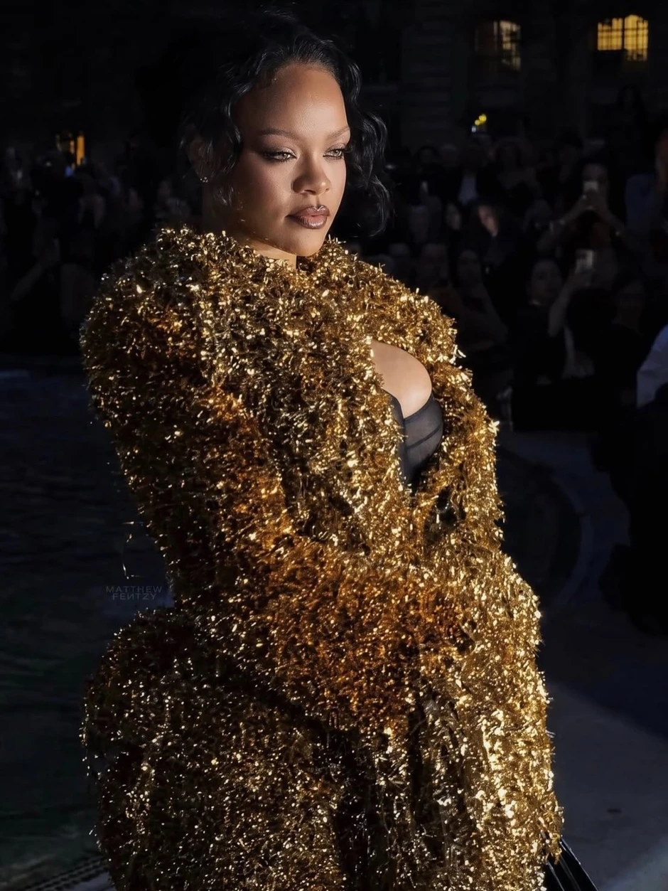Rihanna thản nhiên đến muộn 63 phút, hơn 500 khách mời show thời trang phải chờ Rihanna thản nhiên đến muộn 63 phút, hơn 500 khách mời show thời trang phải chờ