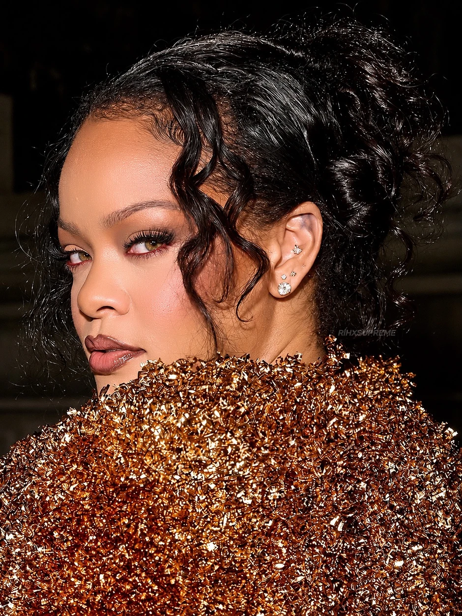 Rihanna thản nhiên đến muộn 63 phút, hơn 500 khách mời show thời trang phải chờ Rihanna thản nhiên đến muộn 63 phút, hơn 500 khách mời show thời trang phải chờ